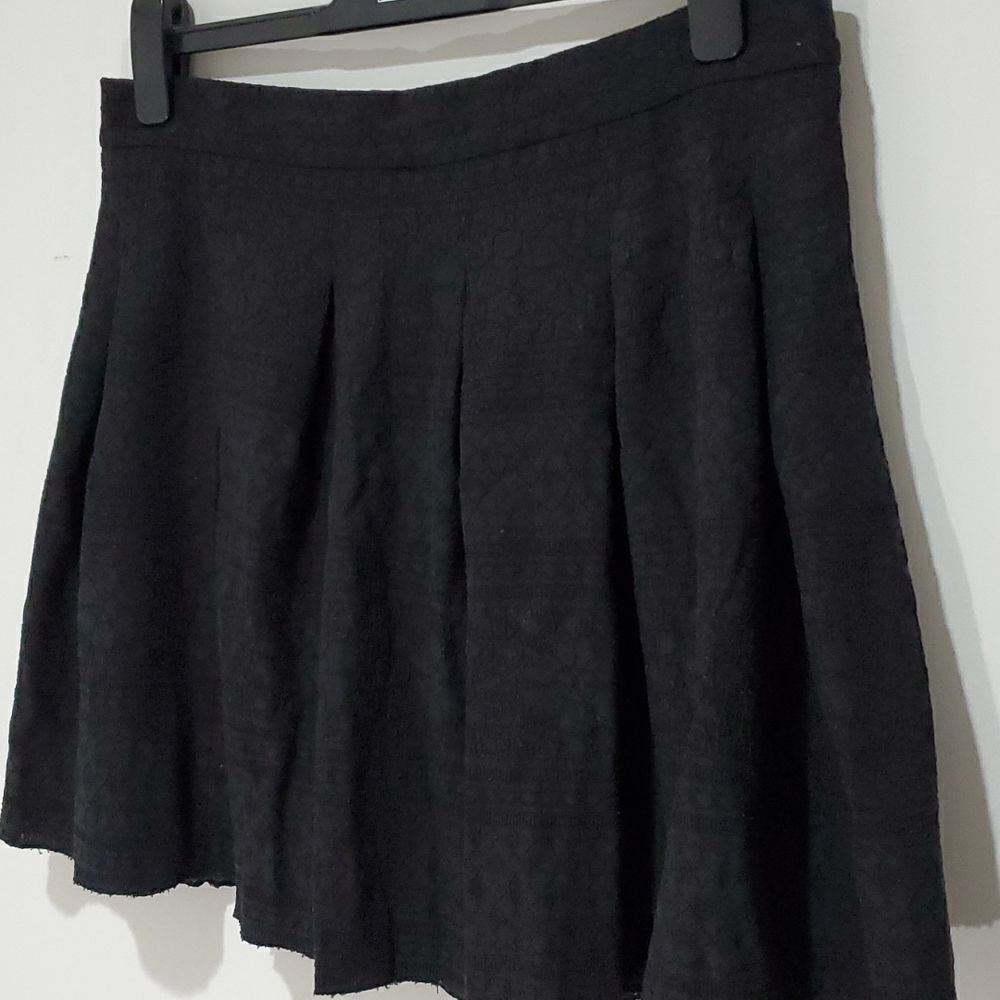 𝅺le chateau 33" waist black floral design skirt - Picture 2 of 5